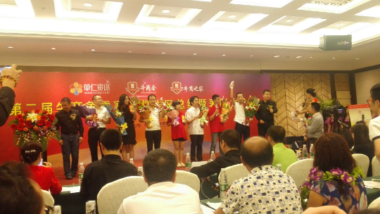 通發(fā)激光移動推廣優(yōu)秀個(gè)人上臺領(lǐng)獎(jiǎng)（左六）