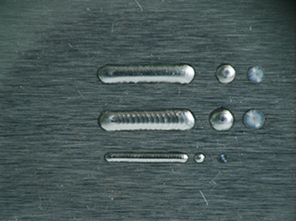 <a href='http://www.591788687.cn/product/3.htm' class='text_a'>模具激光焊機(jī)</a>修復(fù)鏡面模具效果